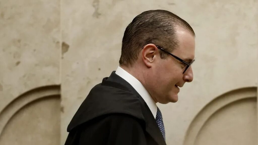 Defesa de Bolsonaro solicita exclusão de ministro Zanin no julgamento do ex-presidente 3 103911349 mariz pa brasilia 09 08 2023 cristiano zanin supremo tribunal federal sessao plenaria 1