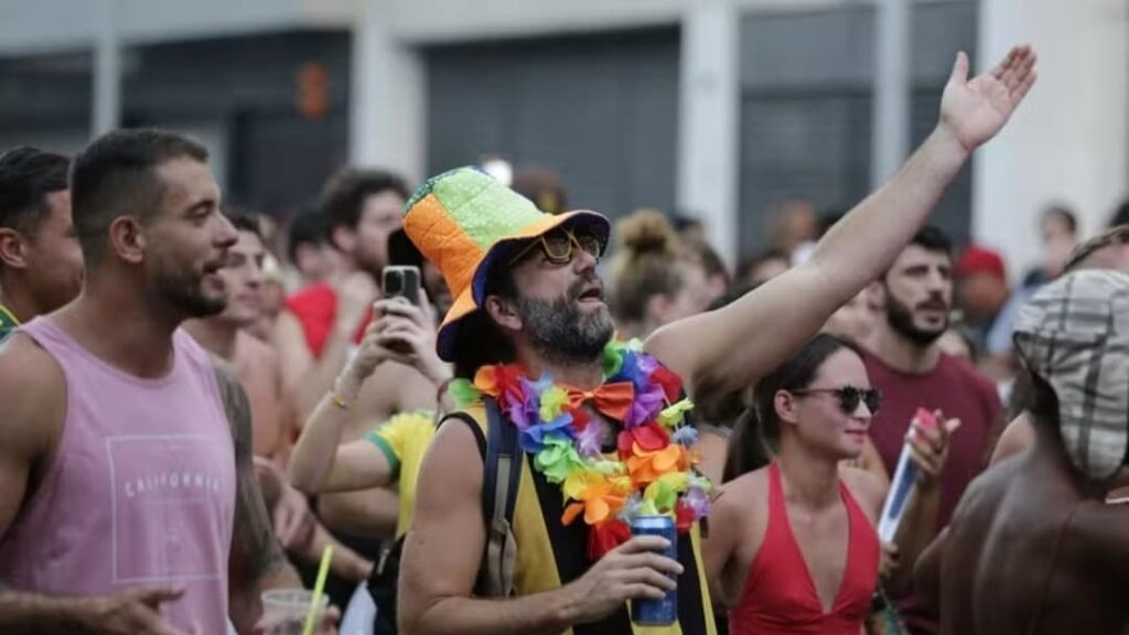 Programação dos Desfiles das Escolas de Samba do Rio de Janeiro 2025 5 110182809 ri rio 27 02 2025 blocos de rua banda da rua mercado que sai no centro do rio reune tr 2
