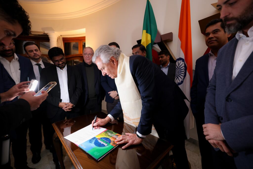 Na Índia, governador Ronaldo Caiado anuncia fábrica para produção de Biometano em Rio Verde 3 CAIADO ACORDO COM A INDIA PARA FABRICA DE BIOMETANO EM RIO VERDE 1024x683 1