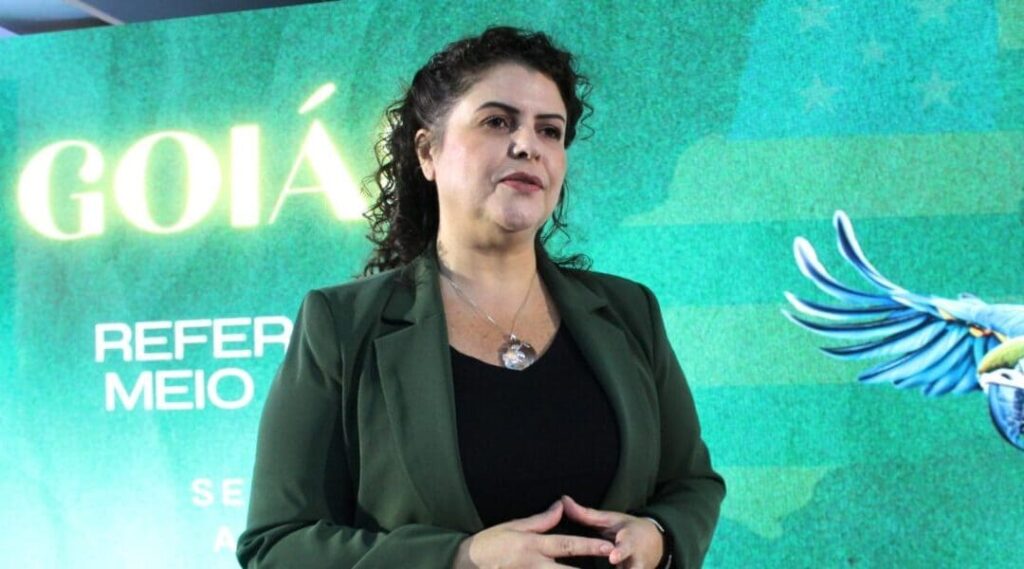 Andreia Vulcanis apela por união dos prefeitos para enfrentar desafios ambientais em Goiás 6 WhatsApp Image 2025 02 21 at 11.00.00 1 1200x600 c default 1
