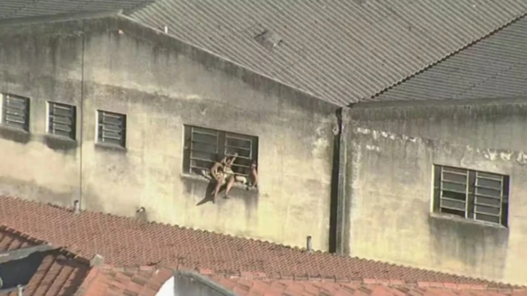 Incêndio Atinge Fábrica de Fantasias no Rio 6 image 2 1