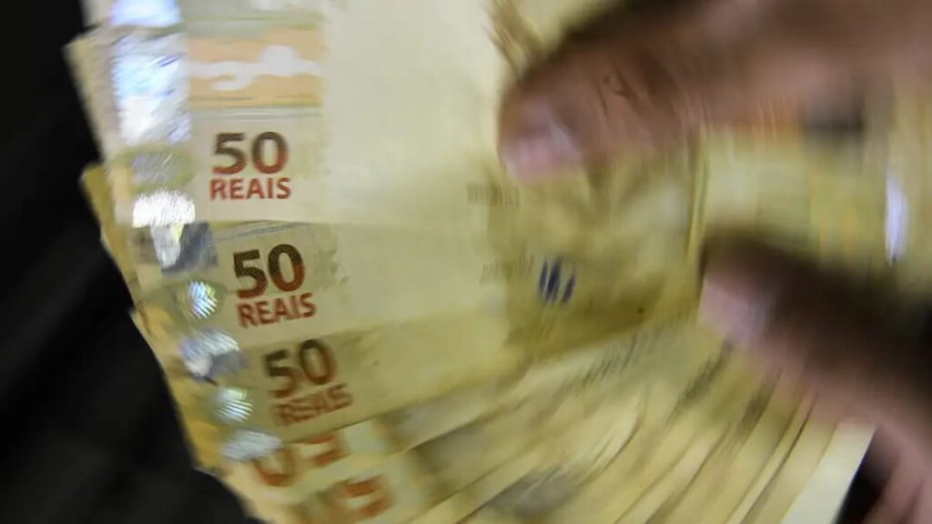 Pagamento do abono salarial: saiba quem tem direito e como acessar o valor 10 real moeda dinheiro mcajr 2904223675