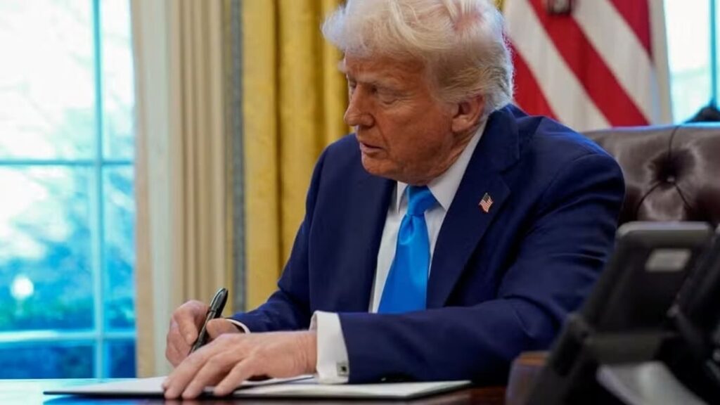 Trump introduz mudanças no sistema eleitoral dos EUA, citando Brasil como exemplo de segurança 14 2025 02 07t084655z 438059741 rc2vncavuqgd rtrmadp 3 usa trump warcrimes icct 1