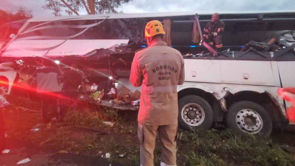 Acidente Grave na BR-020 em Alvorada do Norte Deixa Uma Vítima Fatal e Dois Feridos 1 Acidente 1 1
