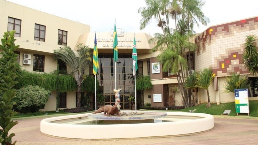 Câmara Municipal de Goiânia amplia locação de veículos com custo de R$ 7 Milhões anuais 7 O Paco analisara as emendas para avaliar sua viabilidade 1