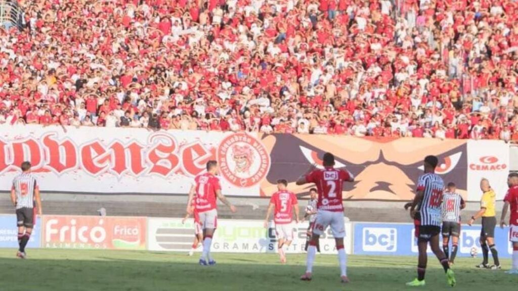 Diante do Serra Dourada lotado, Vila Nova é Campeão Goiano de 2025 e coloca fim ao jejum de 20 anos 6 Vila Nova x Anapolis Final do Campeonato Goiano Fotos LeoIran 13 800x600 2