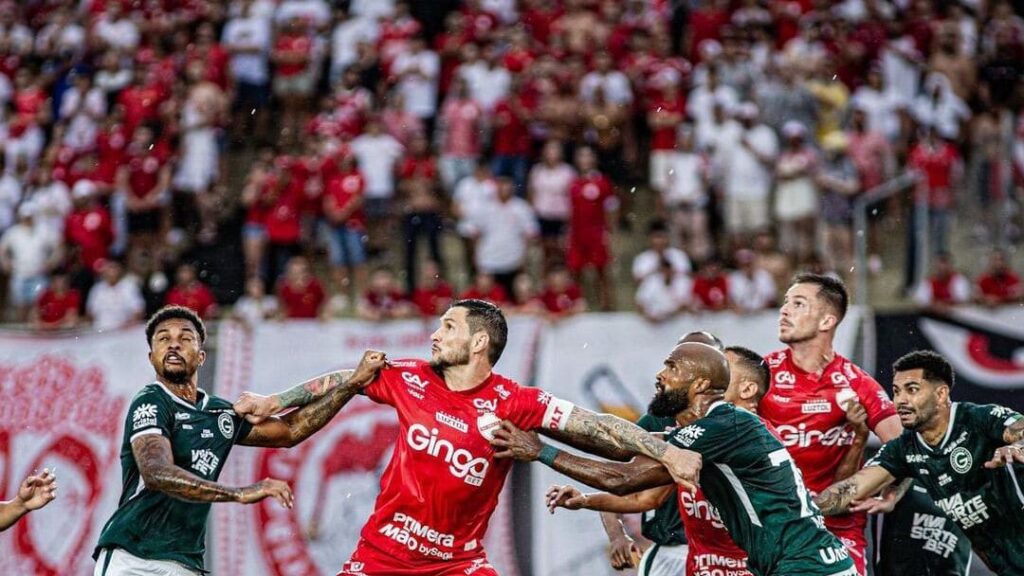 Vila Nova e Goiás se enfrentam nas semifinais do Campeonato Goiano, com emoção até o fim 2 Vila Nova e Goiás se enfrentam nas semifinais do Campeonato Goiano