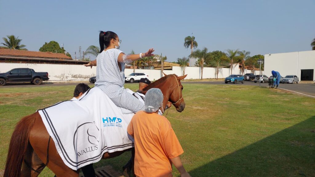 HMAP Adota Equoterapia com Égua da PM-GO para Auxiliar no Tratamento de Pacientes 2 WhatsApp Image 2025 03 26 at 10.58.19 2