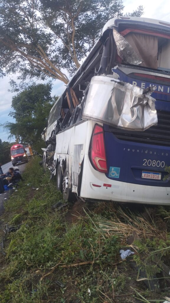 Acidente Grave na BR-020 em Alvorada do Norte Deixa Uma Vítima Fatal e Dois Feridos 1 acidente 2