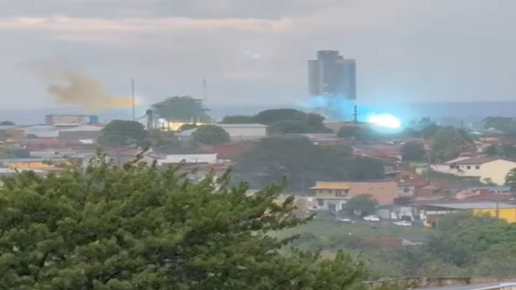 Bombeiros Combatem Incêndio em Subestação de Energia Elétrica em Itumbiara 6 image 2025 03 13T102847.833 1