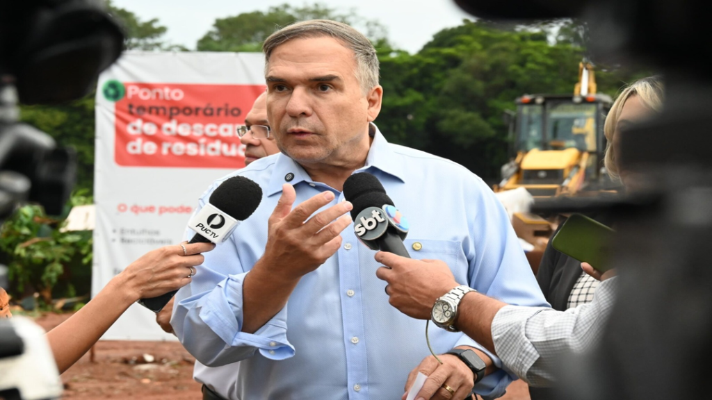 Prefeito Sandro Mabel Inaugura Oito Pontos Provisórios para Descarte de Resíduos 12 image 48 1