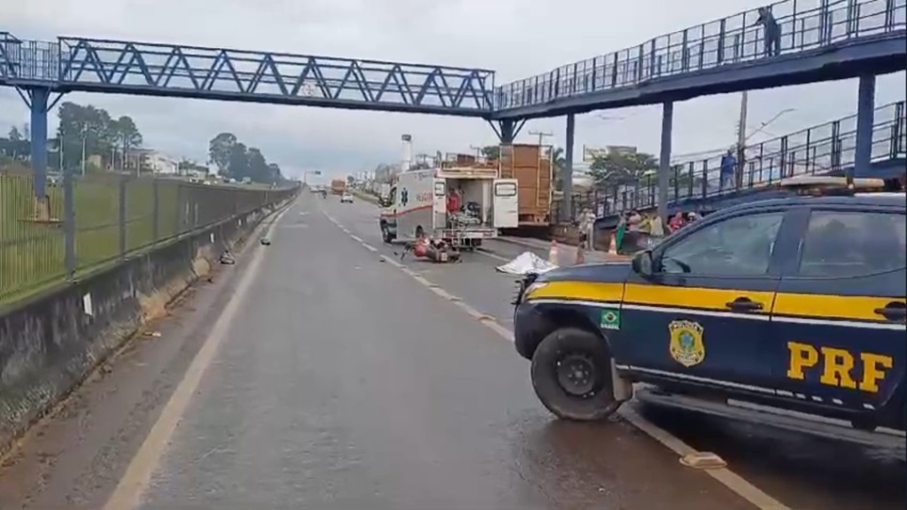 Acidente Entre Caminhão e Motos Mata Passageira em Anápolis 2 image 53 1
