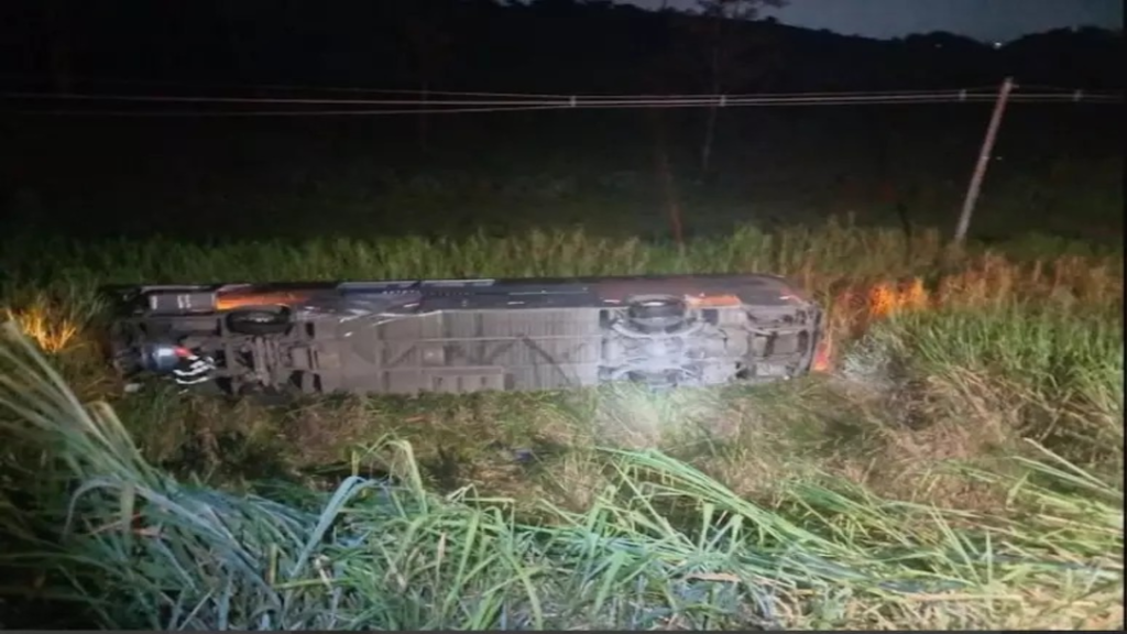 Ônibus Tomba na Rodovia Presidente Dutra em São Paulo, deixando 25 feridos e uma Vítima Fatal 5 image 71 1