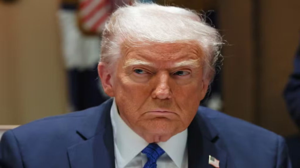 Donald Trump Sugere Possibilidade de Buscar um Terceiro Mandato à Presidência dos EUA, Desafiando a Constituição 10 image 81 1 1