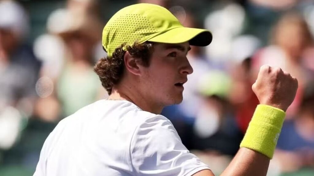 João Fonseca conquista vitória marcante em Indian Wells e recebe elogios de Novak Djokovic 1 whatsapp image 2025 03 06 at 18.24.52 1 1