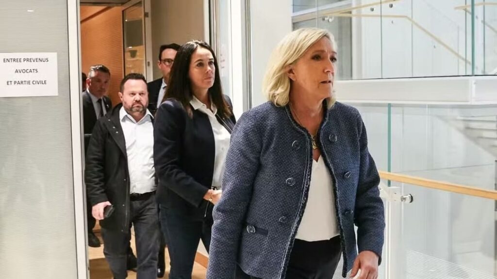 Marine Le Pen é Condenada por Desvio de Fundos Públicos e Fica Inelegível na França 6 110551340 president of the parliamentary group of the french far right rassemblement national rn par 2