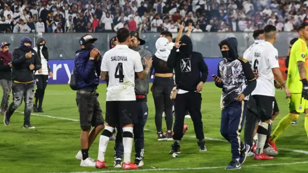 Tragédia e violência marcam jogo entre Colo-Colo e Fortaleza; Conmebol cancela partida da Libertadores 9 1389159965 whatsapp image 2025 04 10 at 230207 2