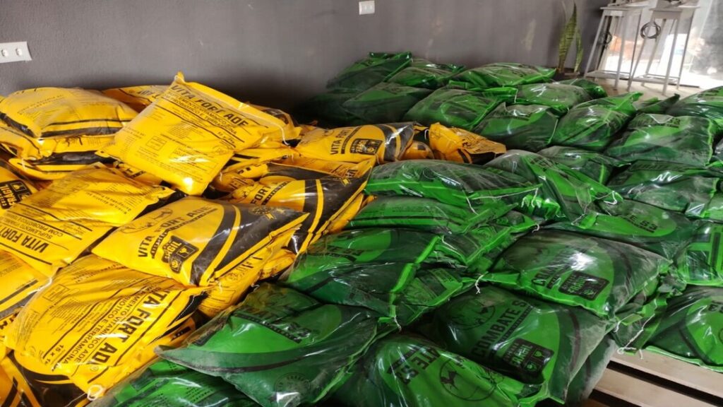 PCGO Combate Fabricação Clandestina de Ração Animal em Goiânira 10 Policia Civil e Min. da Agricultura cumprem buscas em fabrica clandestina de Goianira contra producao irregular de racao animal 3 1