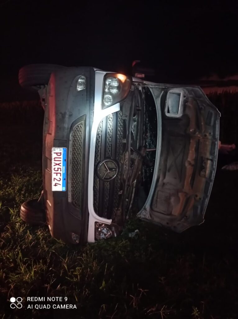 Van com 11 Passageiros Capota na GO-436, em Cristalina 1 WhatsApp Image 2025 04 22 at 08.18.49