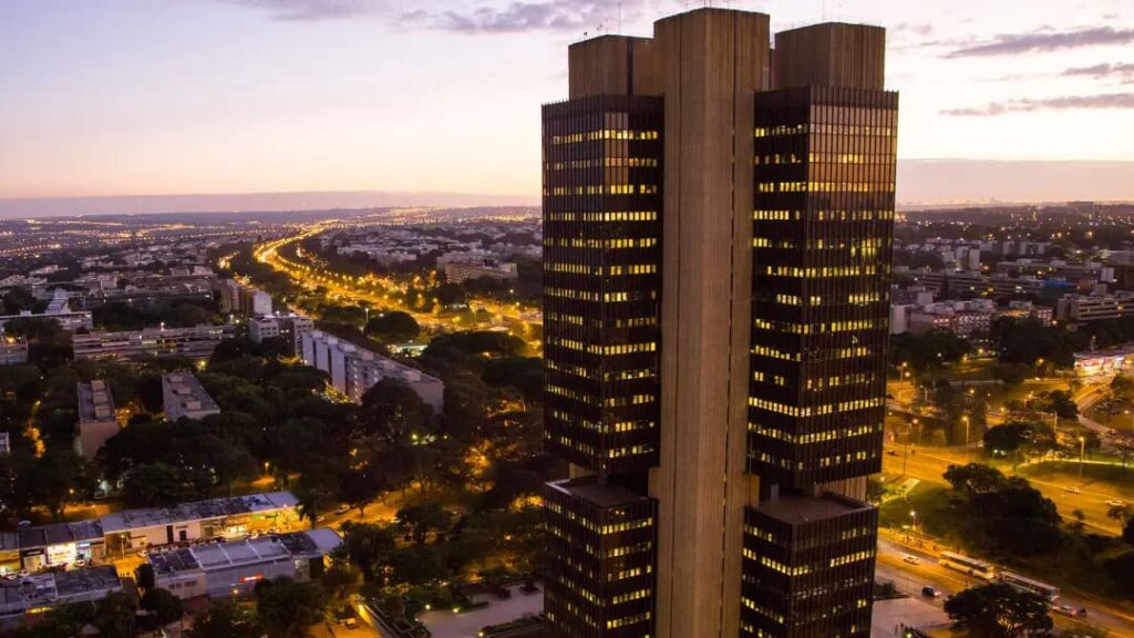 Contas públicas fecham com superávit e dívida bruta recua para 75,9% do PIB, informa Banco Central 6 economia banco central do brasil 20150617 001 1