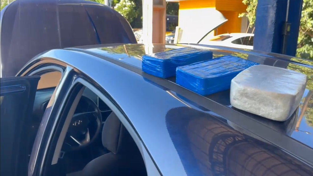 Cocaína é Apreendida em Porta de Carro Durante Fiscalização na BR-364, em Jataí 6 image 2025 04 08T110808.529 1