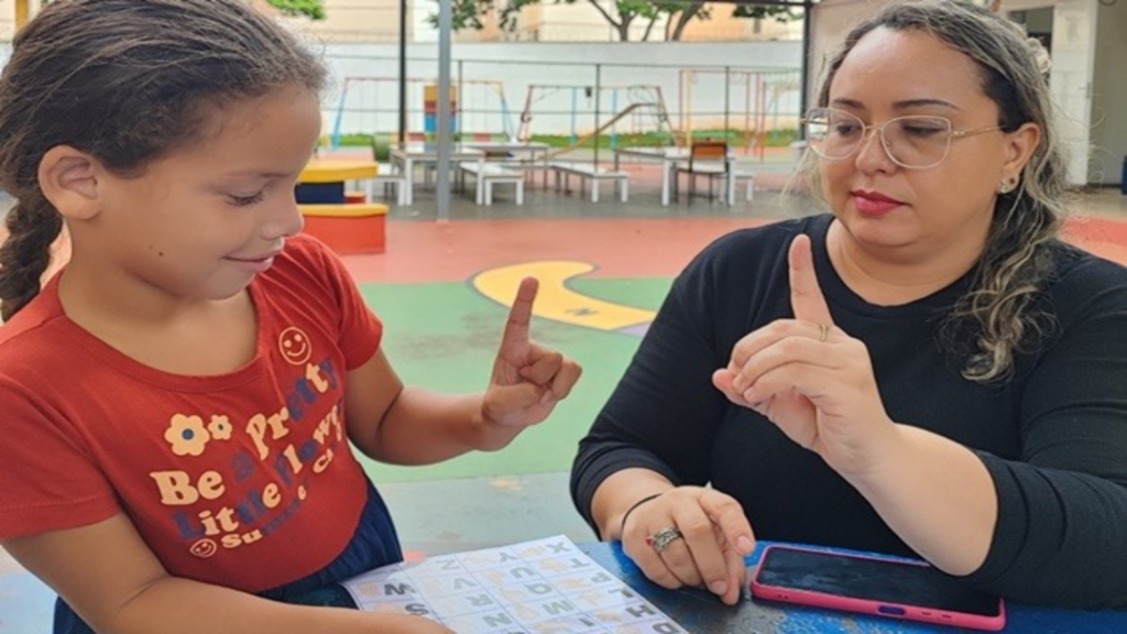 SME Realiza Segundo Encontro com Intérpretes de Libras nesta Quinta-feira (10/04) 2 image 2025 04 10T113948.510 1