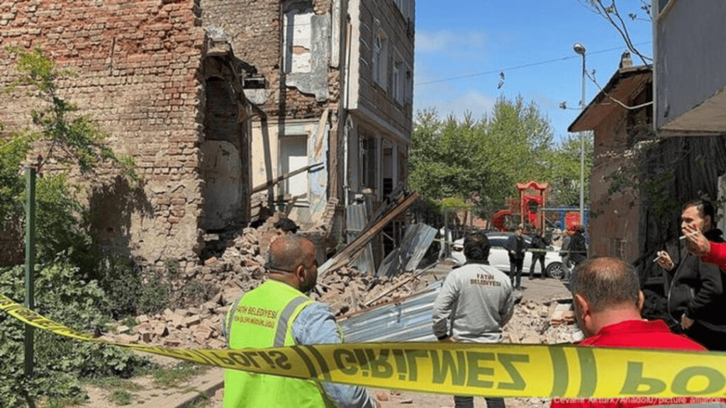Série de Terremotos Atinge Istambul e Deixa Dezenas de Feridos 6 Terremoto Istambul
