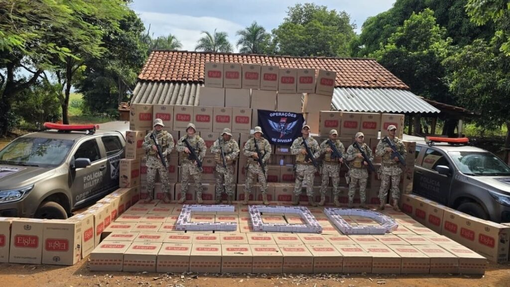 Homem é Preso com 171 Mil Maços de Cigarro Contrabandeado em Santa Helena de Goiás 4 Carga Apreendida