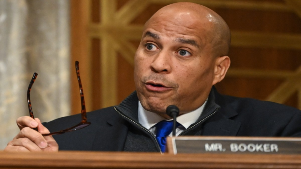 Senador dos EUA Quebra Recorde com Discurso de 24 Horas no Plenário Contra Trump 11 image 99 1