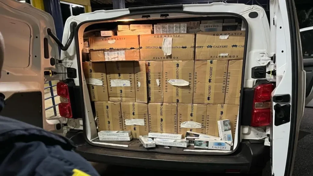 PRF Apreende Carga de Cigarros Contrabandeados na BR-153 2 Cigarros contrabandeados Br-153