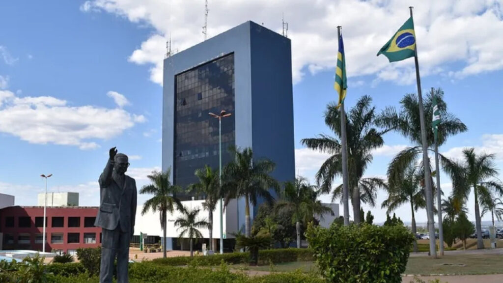Prefeito Sandro Mabel Adota Medidas Rigorosas para Reformar a Saúde e Combater Fraudes no Sistema de Afastamentos de Servidores 5 paco municipal 1