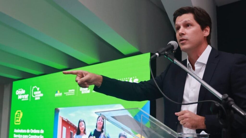 Governo de Goiás vai construir mais de 3 mil casas a custo zero em 64 municípios 9 Anuncio 32 mil casas a custo zero Daniel Vice governadoria 1215x943 3