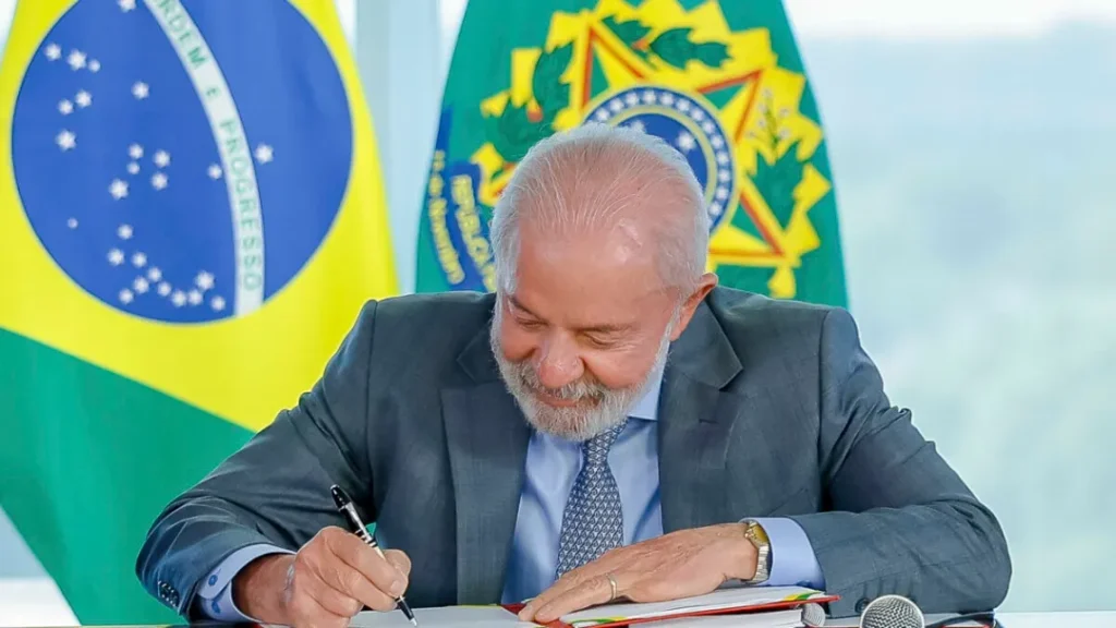 Decreto de Lula Regula Ensino à Distância e Proíbe Graduação Online em Cursos de Saúde e Direito 1 Decreto sobre o ensino EAD