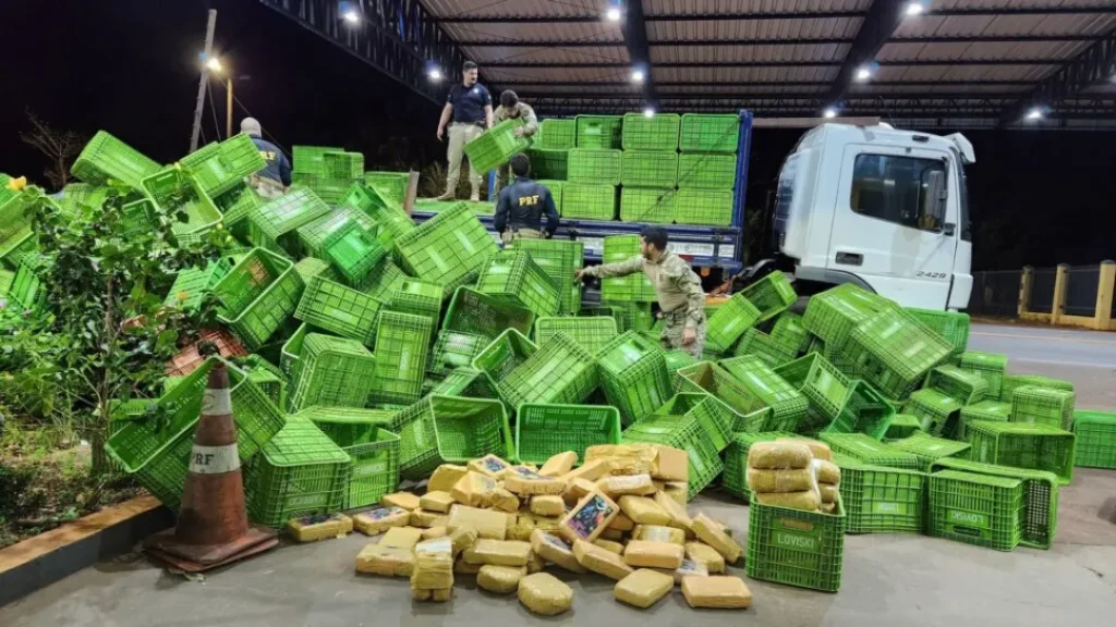 PRF Apreende 105 Quilos de Supermaconha em Caminhão na BR-364 em Goiás 4 PRF apreende supermaconha