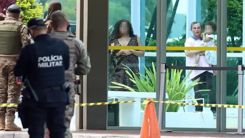 Homem é Preso Após Portar Explosivos no Ministério do Desenvolvimento Social 13 homem preso com explosivo em ministerio
