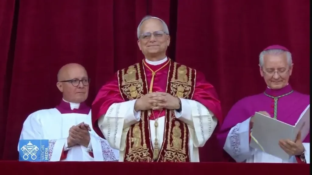Papa Leão XIV estreia nas redes sociais com mensagem de paz em várias línguas 2 Novo Papa eleito