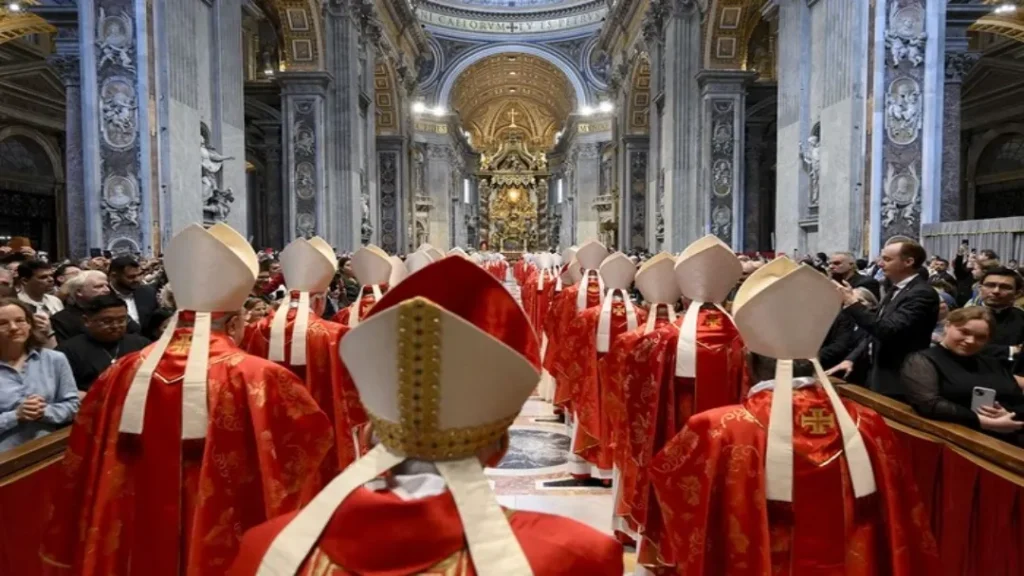 Mais de 5 mil Pessoas Participaram da Missa Que Abriu o Conclave 9 Conclave começa