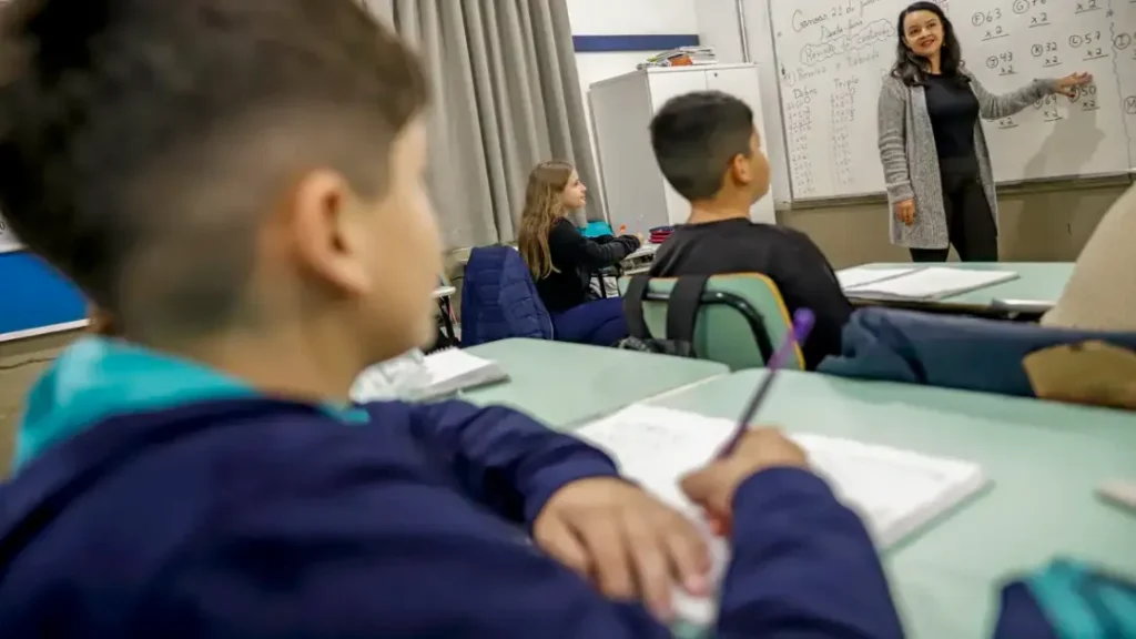 Olimpíada de Matemática das Escolas Públicas Tem Início Hoje (03/06) Em Todo o País 1 Olimpíada de Matemática das Escolas Públicas