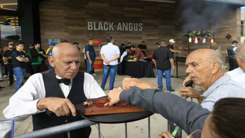 Ex-presidente Jair Bolsonaro Participa de Churrasco em Frigorífico de Goiânia e Reúne Apoiadores 6 Ex-presidente Jair Bolsonaro participa de churrasco em frigorífico de Goiânia