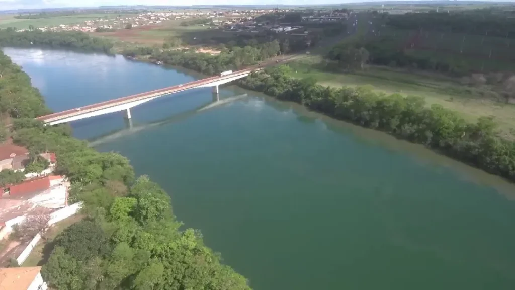 Empresário Desaparece Após Canoa Virar no Rio Paranaíba, em Goiás 5 Empresário desaparece após canoa virar no Rio Paranaíba, em Goiás