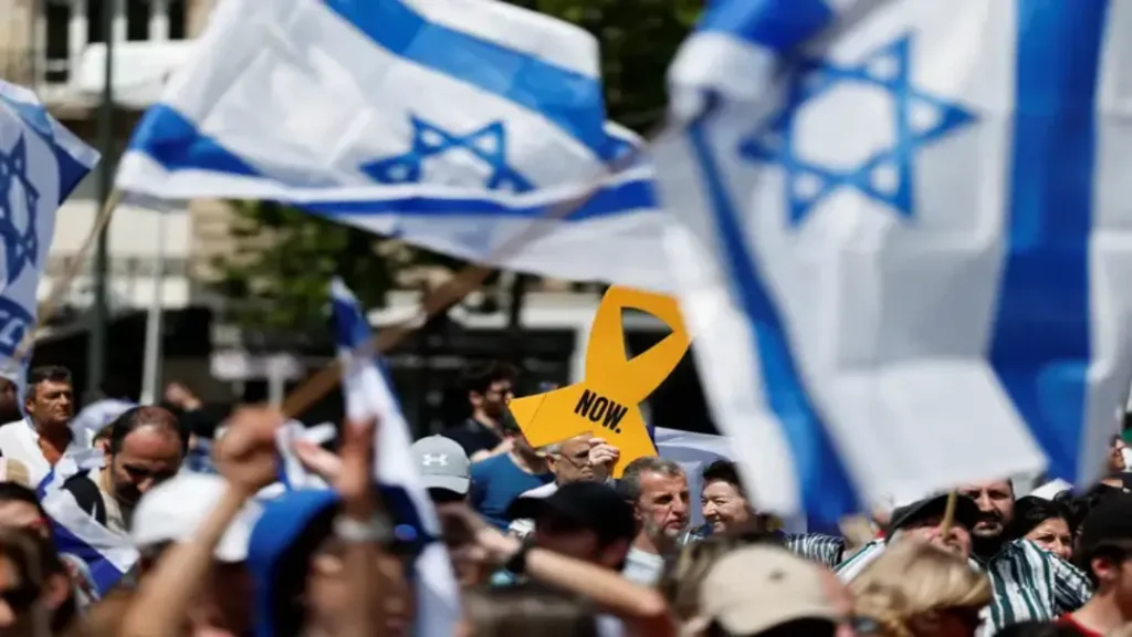 Manifestações Pelo Mundo Reúnem Atos Pró-Irã e Pró-Israel Contra Ataques dos EUA 1 estival de Música em Paris reúne manifestantes pró-Israel. REUTERS/Benoit Tessier