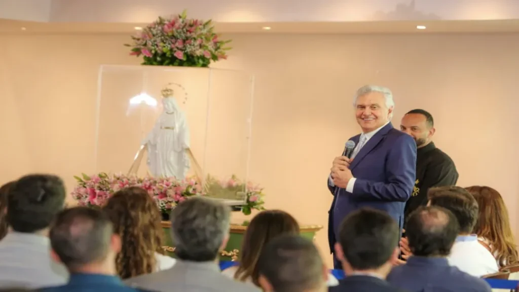 Imagem de Nossa Senhora das Graças é Recebida no Palácio das Esmeraldas em Goiânia 7 Imagem de Nossa Senhora das Graças é recebida no Palácio das Esmeraldas em Goiânia