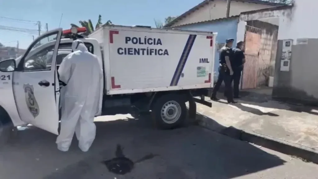 Corpo em Avançado Estado de Decomposição é Encontrado Dentro de Residência em Goiânia 4 Corpo em avançado estado de decomposição é encontrado dentro de residência em Goiânia