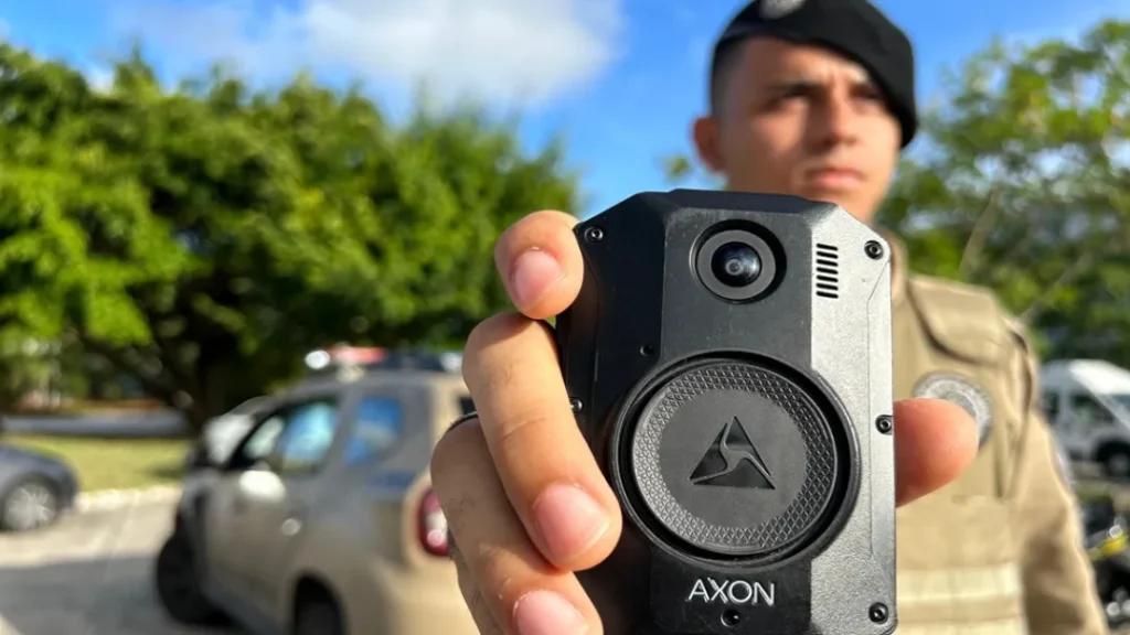 Justiça de Goiás Revoga Decisão que Obrigava Uso de Câmeras em Fardas de Policiais Militares 2 Justiça de Goiás revoga decisão que obrigava uso de câmeras em fardas de policiais militares