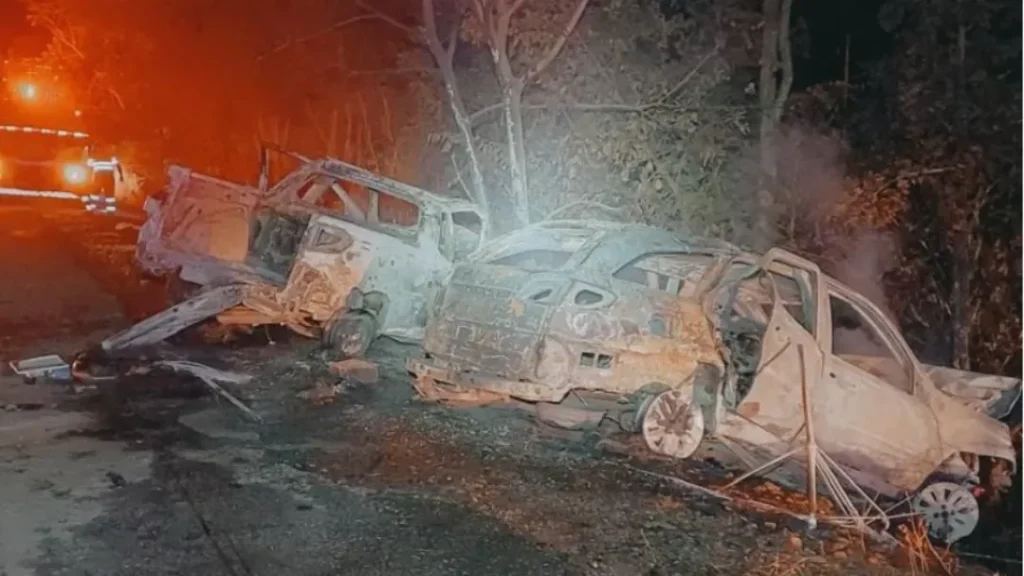 Grave Colisão na BR-153, em Porangatu, Deixa Duas Mulheres Mortas e Vários Feridos 7 Grave colisão frontal na BR-153, em Porangatu, deixa duas mulheres mortas e vários feridos