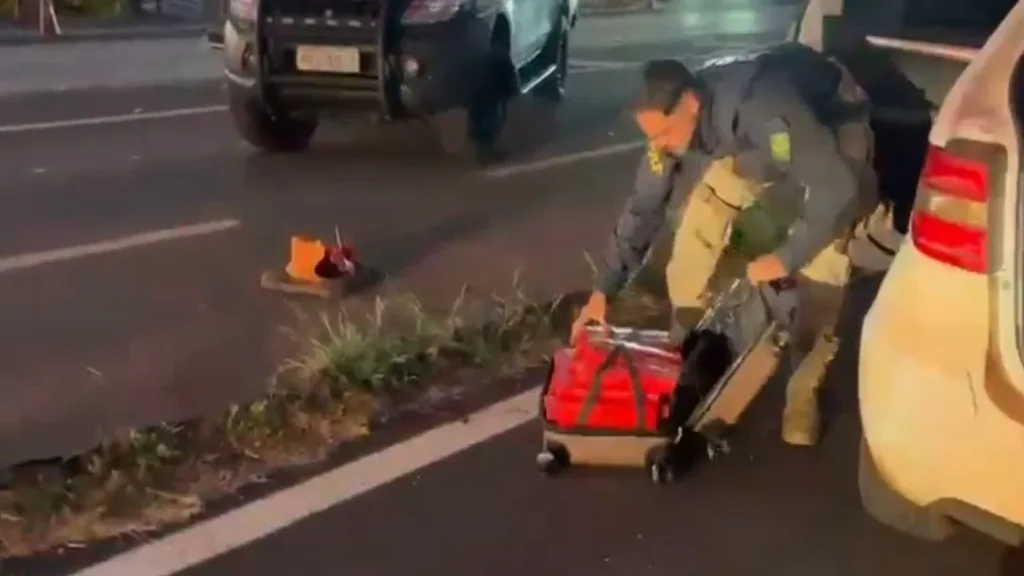 PRF Apreende 140 kg de Maconha em Fiscalização na BR-050, em Catalão (GO) 3 Polícia Rodoviária Federal apreende 140 kg de maconha em fiscalização na BR-050, em Catalão (GO)