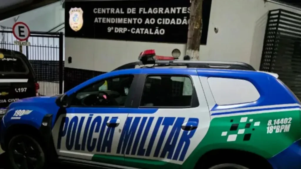 Homem é Preso Suspeito de Esfaquear Mãe e Filho Adolescente em Catalão (GO) 3 Homem é preso suspeito de esfaquear mãe e filho adolescente em Catalão (GO)