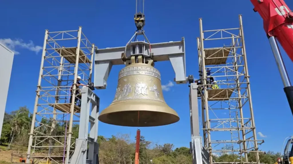 Maior Sino de Badalo do Mundo é Instalado em Trindade para Romaria do Divino Pai Eterno 9 Foto: Divulgação/Cláudia Belo