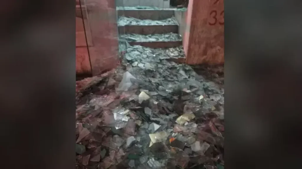 Jovem Sobrevive Após Ser Prensado Por Placas de Vidro de 500KG em Balneário Camboriú 5 Jovem sobrevive após ser prensado por placas de vidro