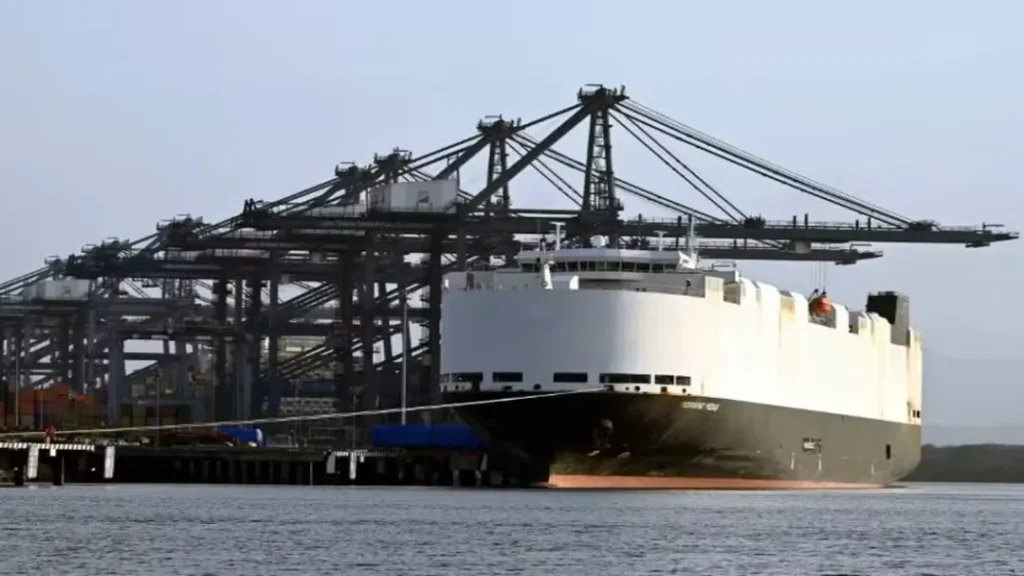 Incêndio em Navio que Transportava 3 mil Carros, Provoca Abandono da Embarcação no Oceano Pacífico 11 Incêndio em navio que transportava 3 mil carros, incluindo 800 elétricos, provoca abandono da embarcação no Oceano Pacífico